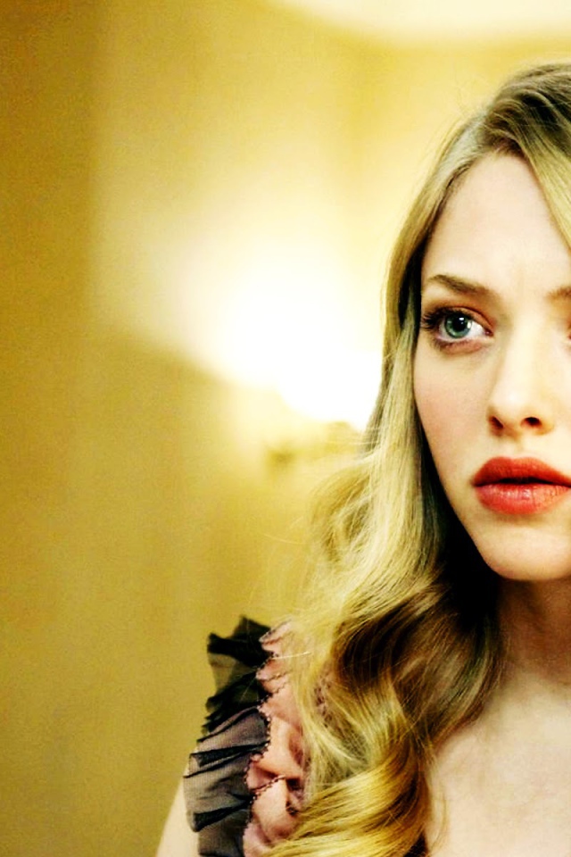 Популярная модель Аманда Сайфред