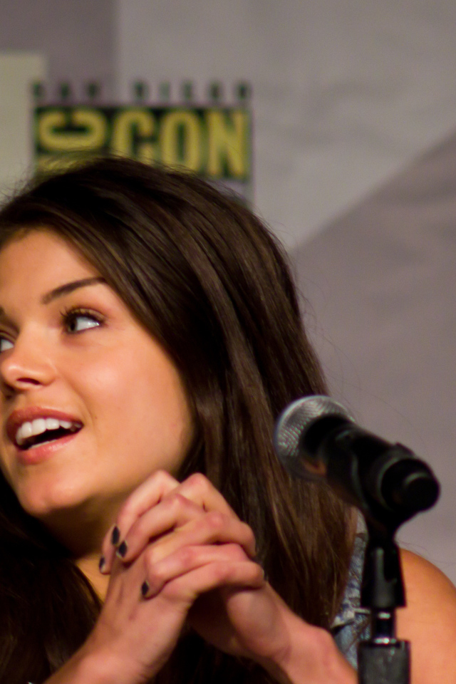 Актриса Мари Авгеропулос