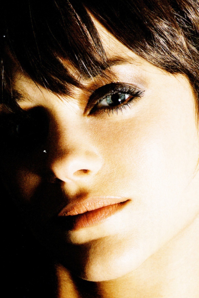 Очаровательная модель Марион Котийяр