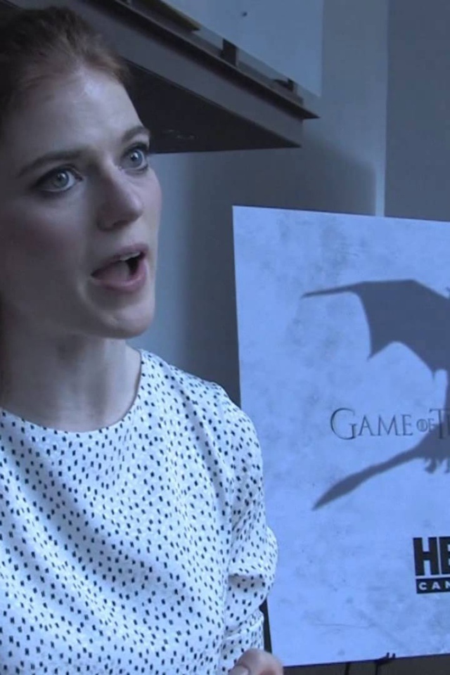 Очаровательная Роуз Лесли