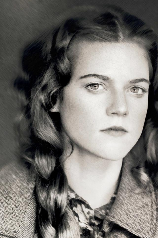 Популярная модель Роуз Лесли