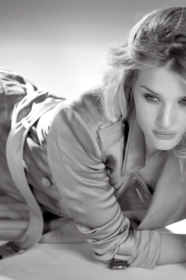 Популярная Роузи Хантингтон-Уайтли