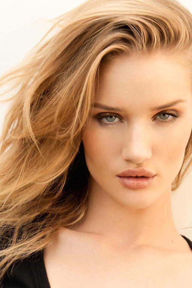 Прекрасная актриса Роузи Хантингтон-Уайтли