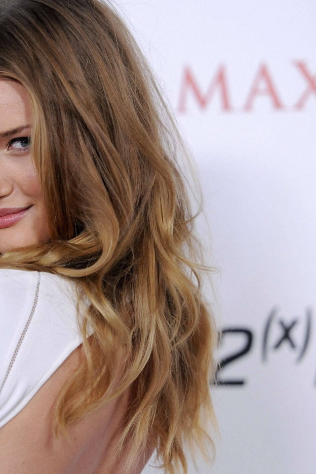 Очаровательная актриса Роузи Хантингтон-Уайтли