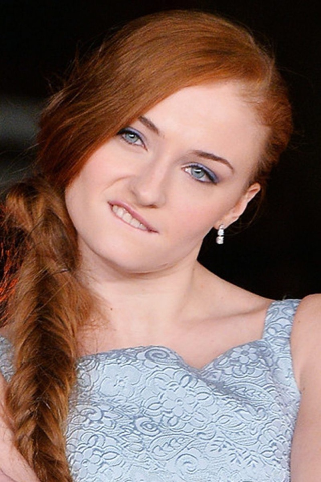 Красивая актриса Софи Тернер