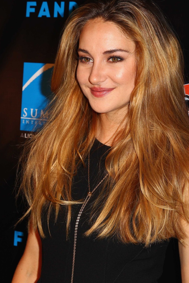 Популярная Шейлин Вудли