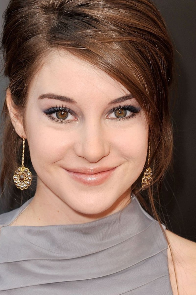 Знаменитая актриса Шейлин Вудли