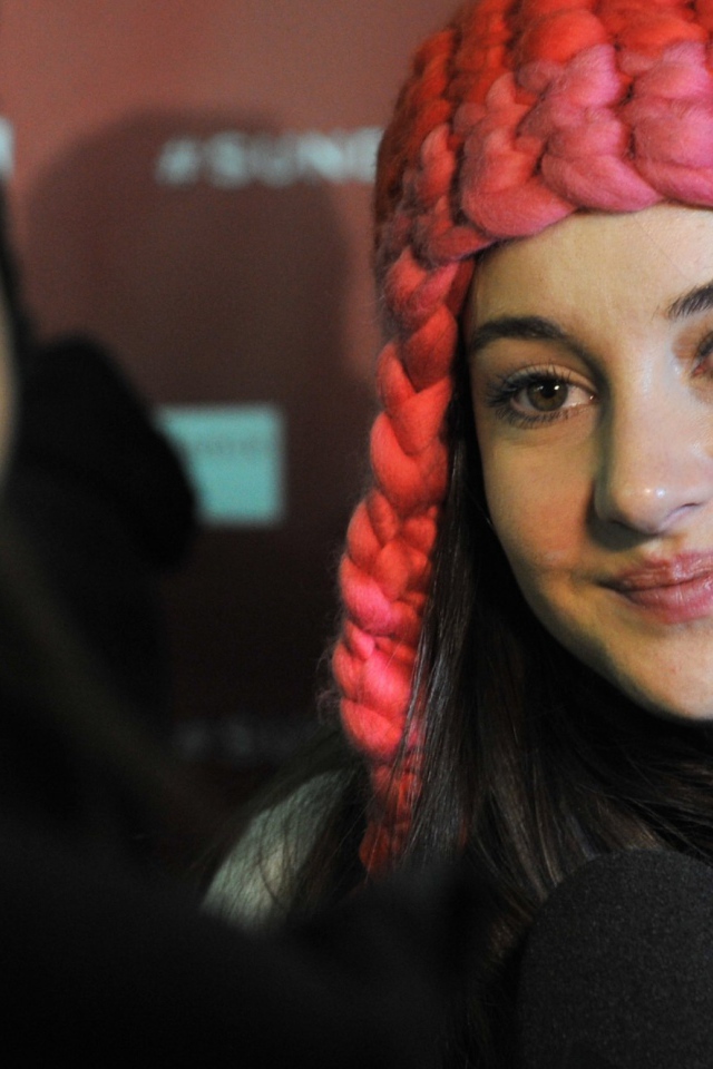 Красивая актриса Шейлин Вудли