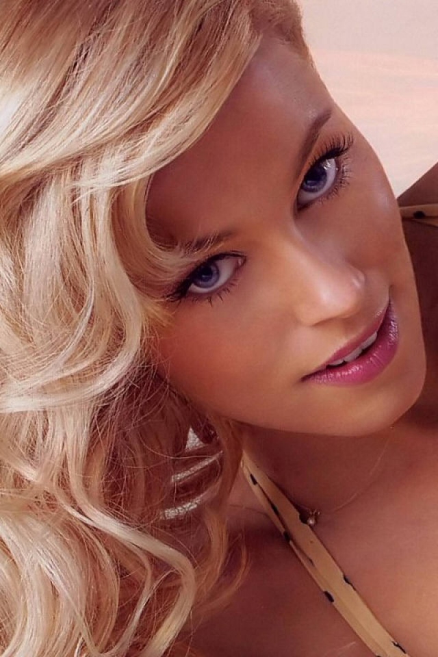 Очаровательная актриса Элизабет Бэнкс