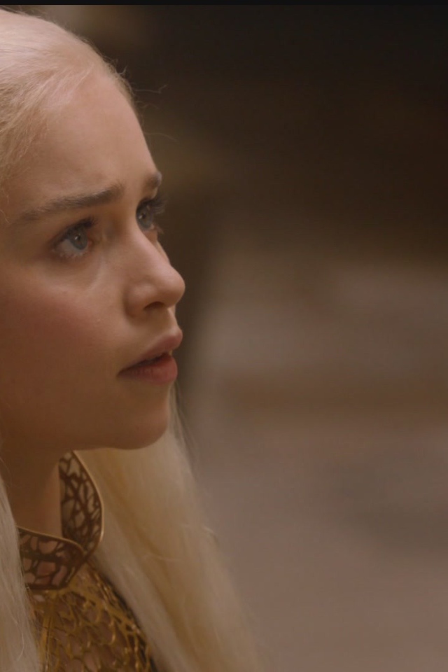 Популярная Эмилия Кларк