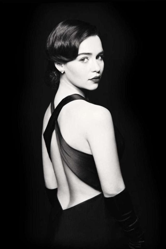 Очаровательная актриса Эмилия Кларк