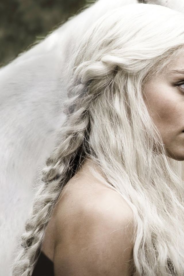 Популярная супермодель Эмилия Кларк