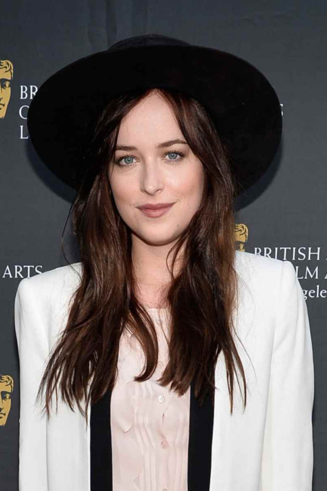 Красивая Дакота Джонсон