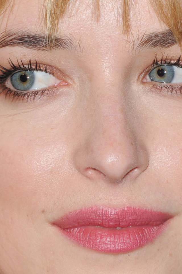 Очаровательная модель Дакота Джонсон