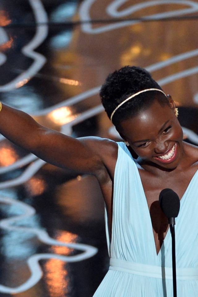 Супермодель Лупита Нионго