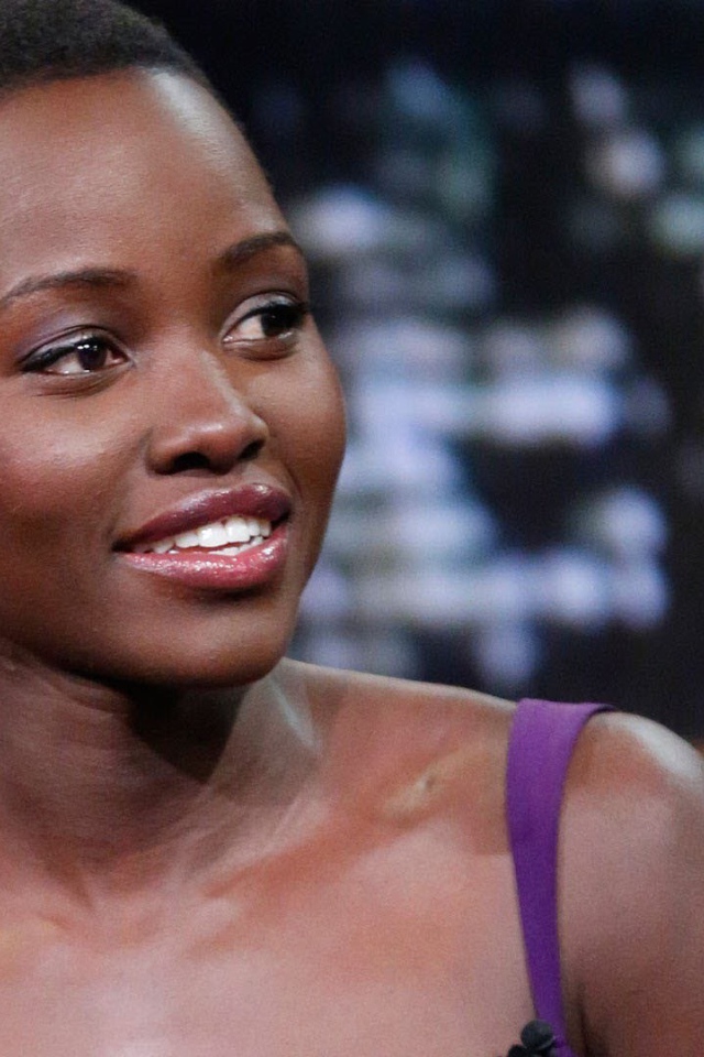 Красивая Лупита Нионго