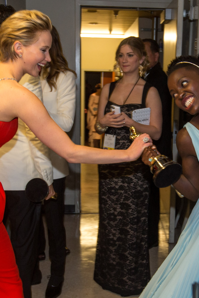 Очаровательная модель Лупита Нионго