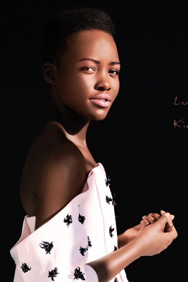 Известная звезда Лупита Нионго