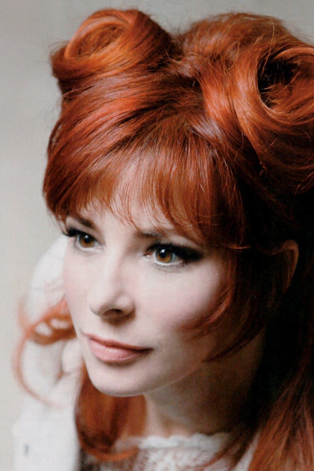 Популярная модель Милен Фармер