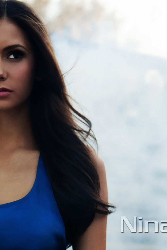  Нина Добрев