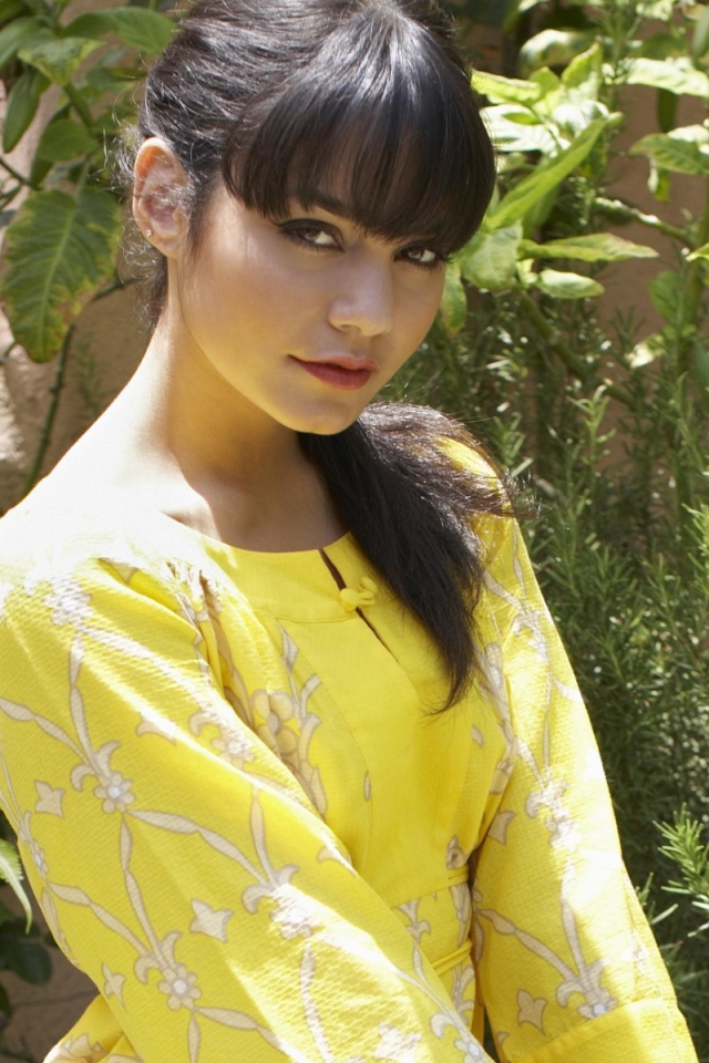 Actress Vanessa in a yellow dress