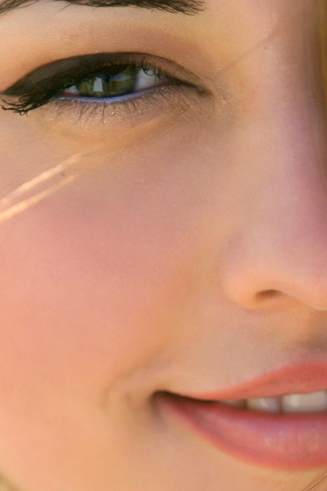 Красивые ресницы у девушки