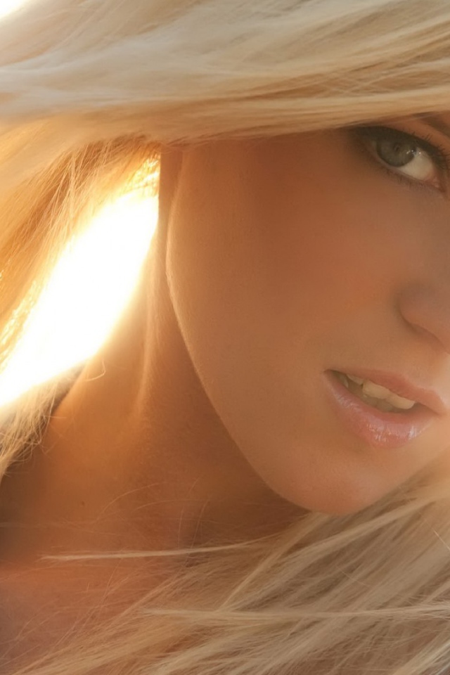 Блондинка на закате