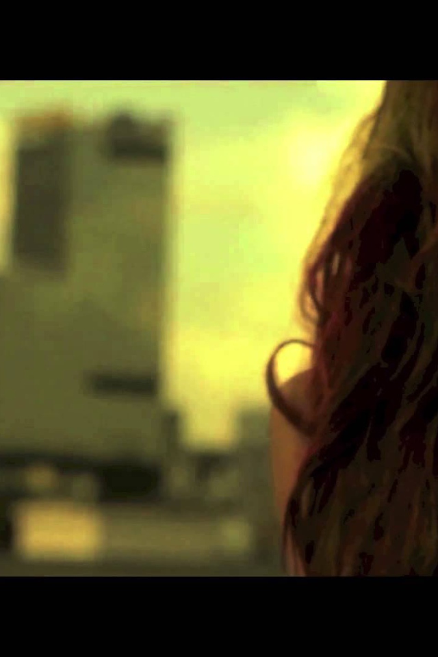 Диана Мелисон с леденцом