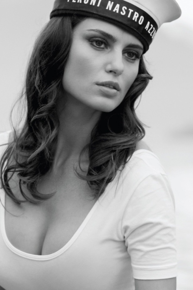 Девушка в кепке