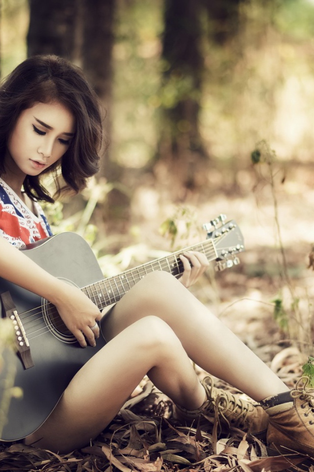 Девушка с гитарой