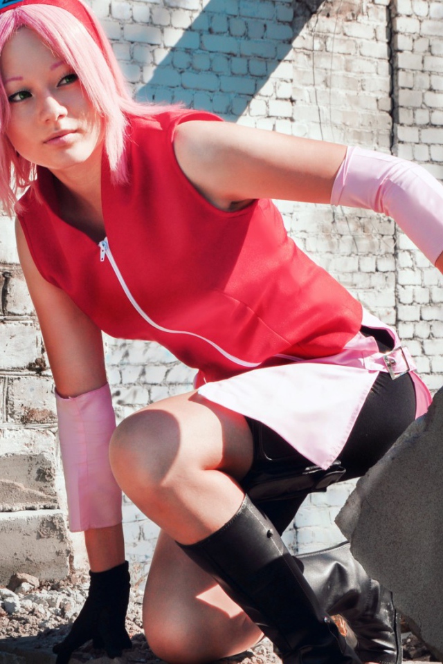 Розовые волосы у девушки