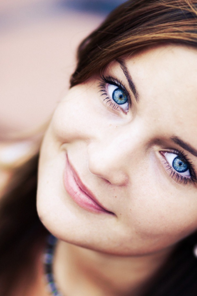 Портрет девушки с голубыми глазами