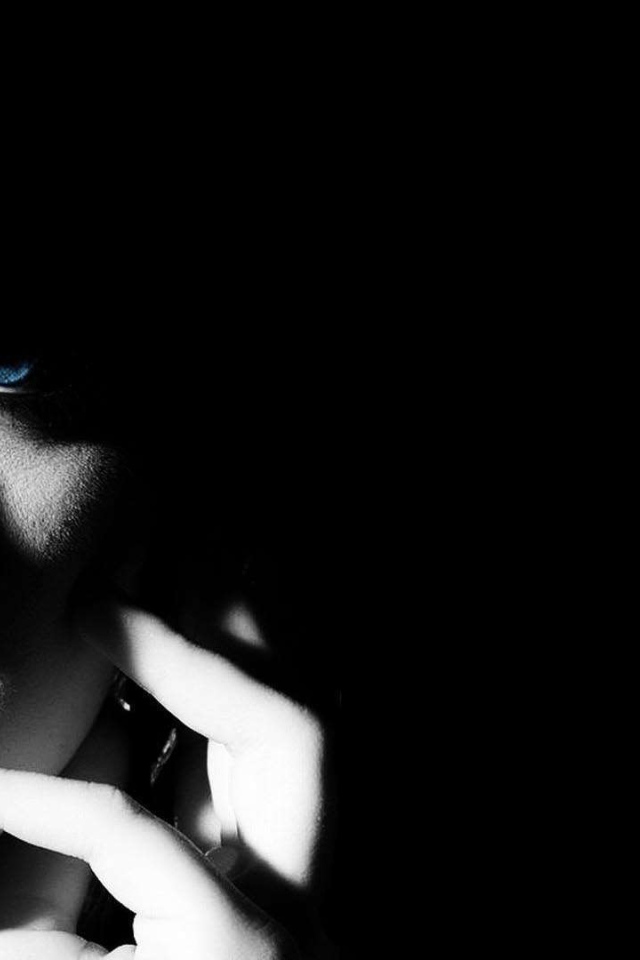 Портрет красивой девушки с голубыми глазами