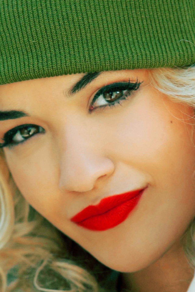 Рита в зеленой шапке