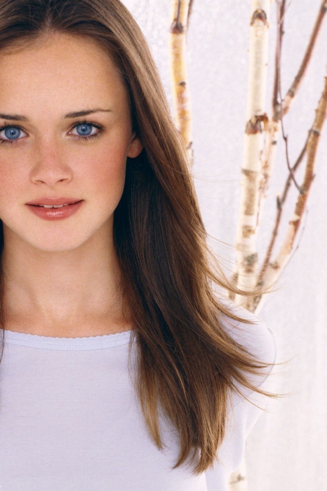 Алексис с голубыми глазами