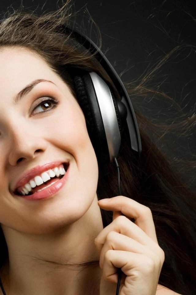 Девушка ди джей