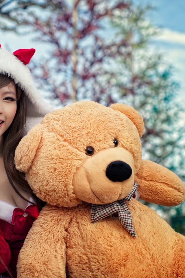 Девушка с медведем