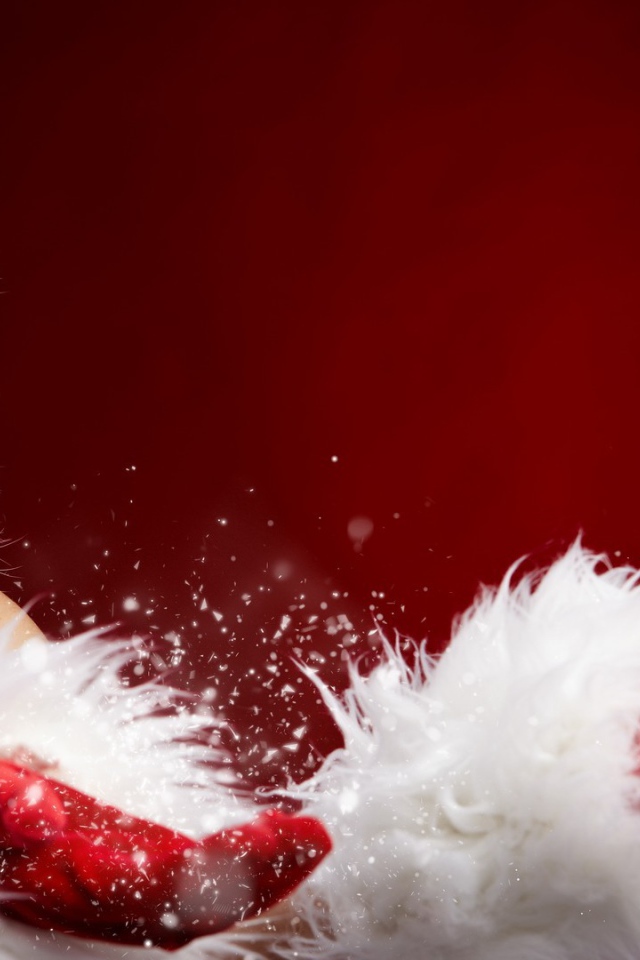 Девушка в рождественской одежде