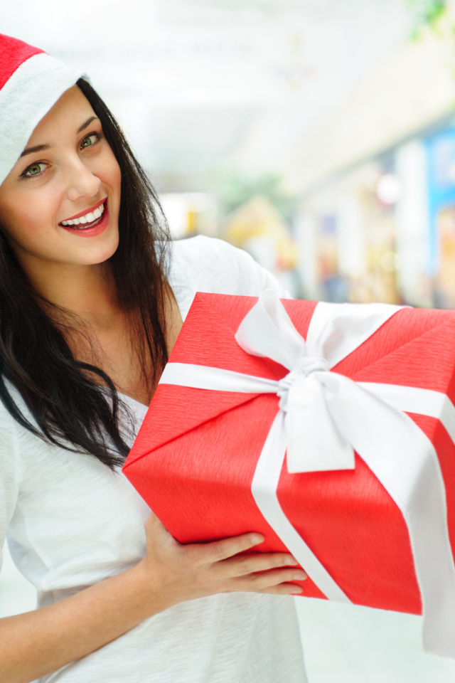 Снегурочка с подарком