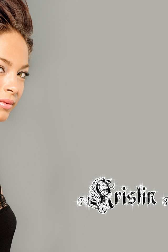 Актриса на сером фоне