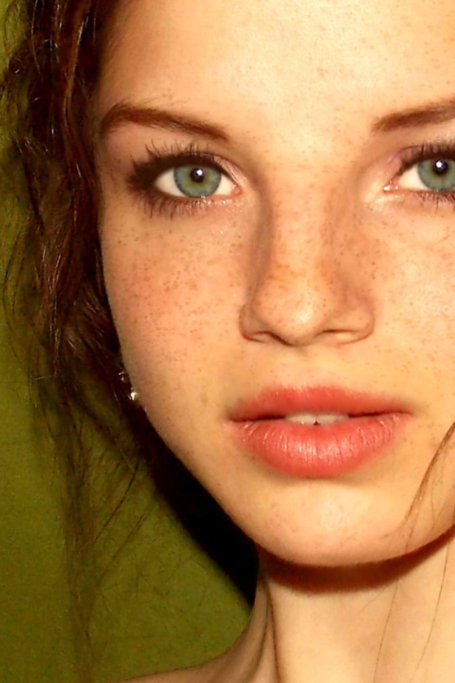 Рыжая девушка