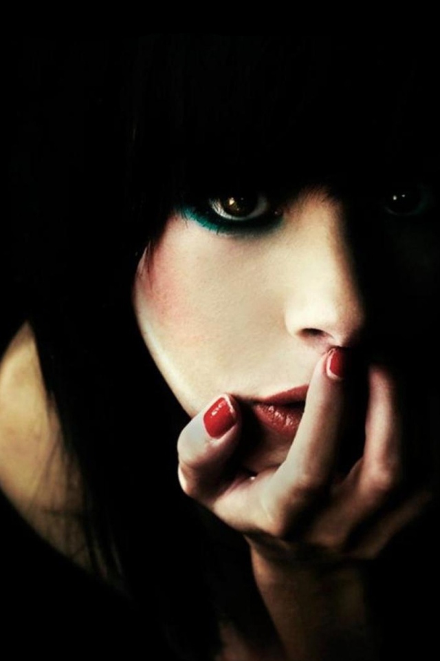 Девушка на черном фоне