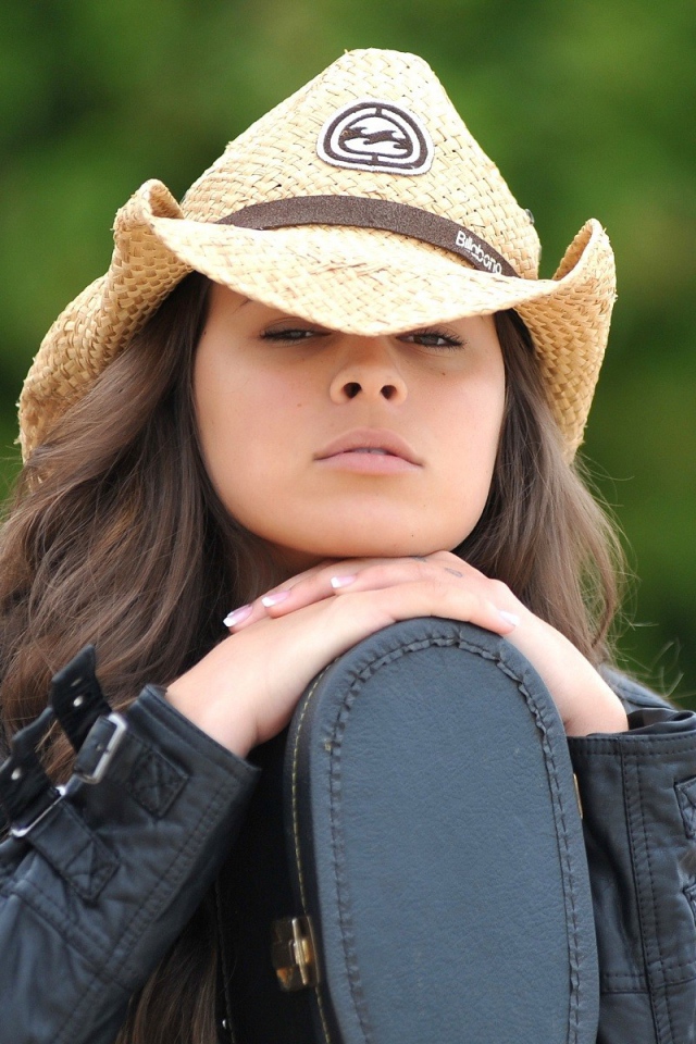 Нина в ковбойской шляпе