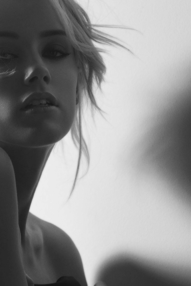 Знаменитая Эмбер Хёрд