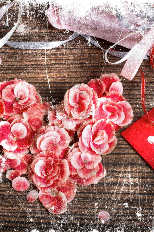 Сердечко из красных цветков