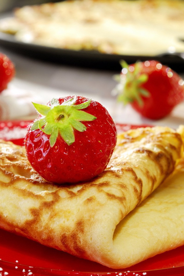 Блины с клубничным джемом на Масленицу