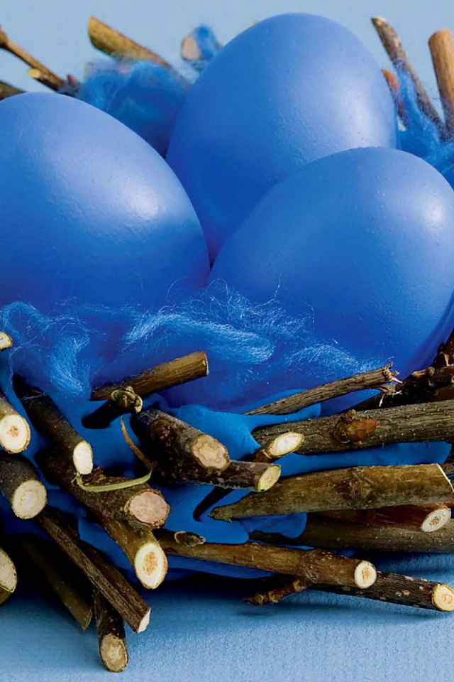Синие яйца на Пасху