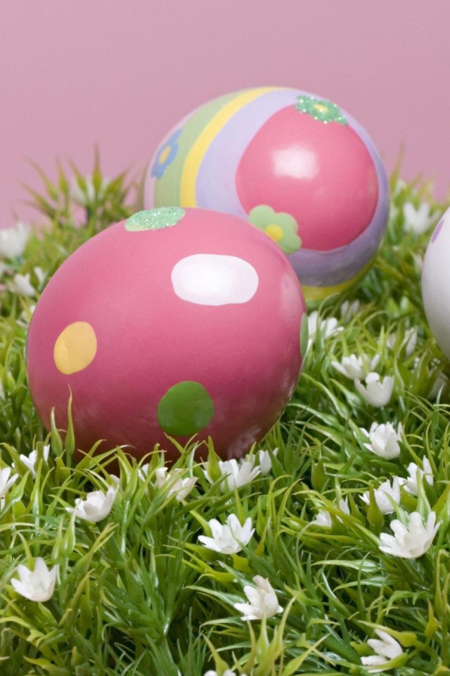 Яйца на траве на Пасху