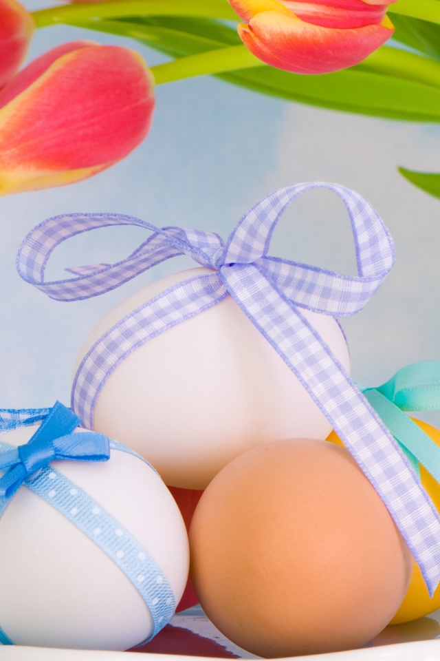 Яйца с бантами на Пасху