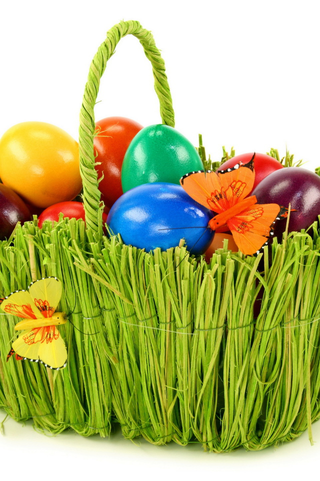 Зеленая корзина с яйцами на Пасху